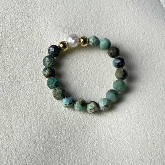 Unique freshwater pearl with gold accent beads on African turquoise stretch ring – Manushaa Gems