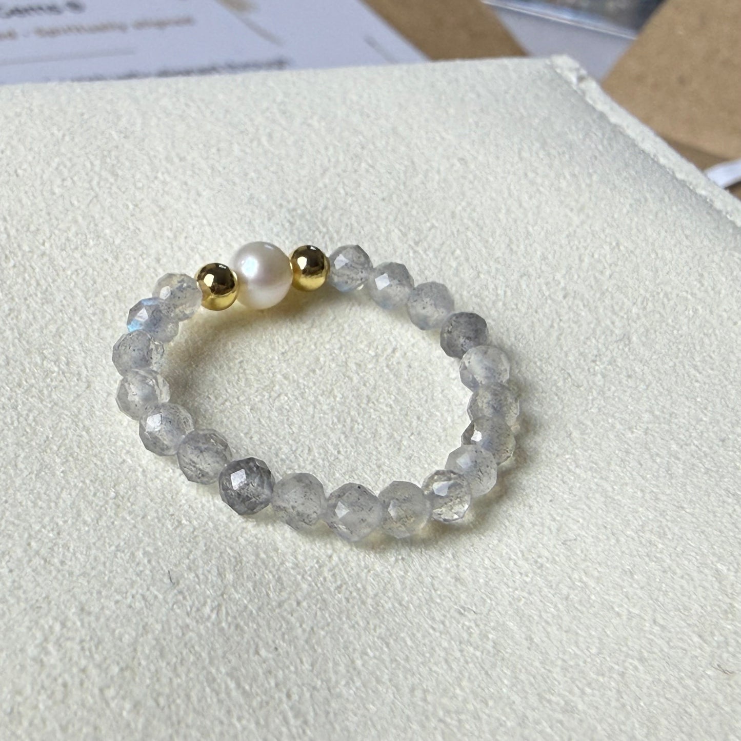 Unique freshwater pearl with gold accent beads on labradorite stretch ring – Manushaa Gems